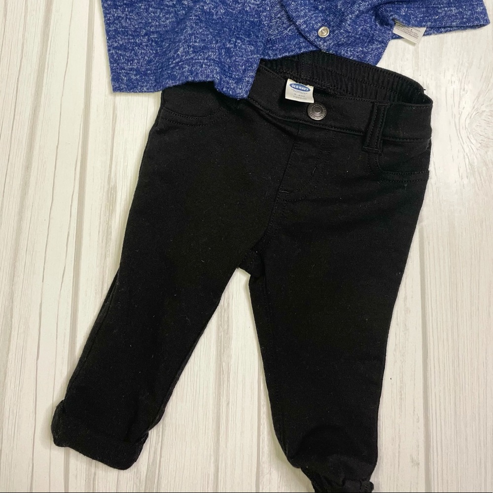 Blue sweater + black jeggings